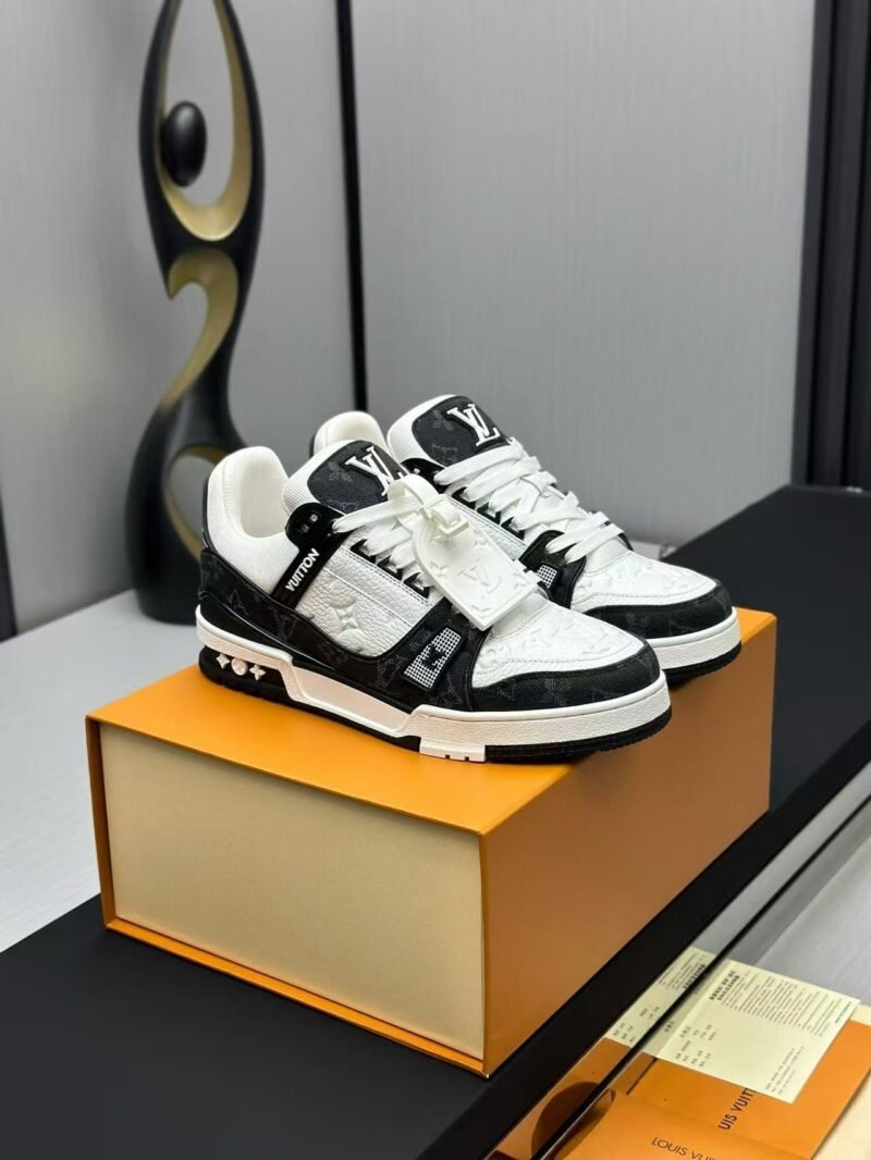 Louis Vuitton Trainer Sneakers Model：0608003