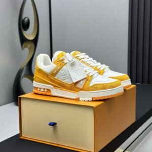 Louis Vuitton Trainer Sneakers Model：0608003