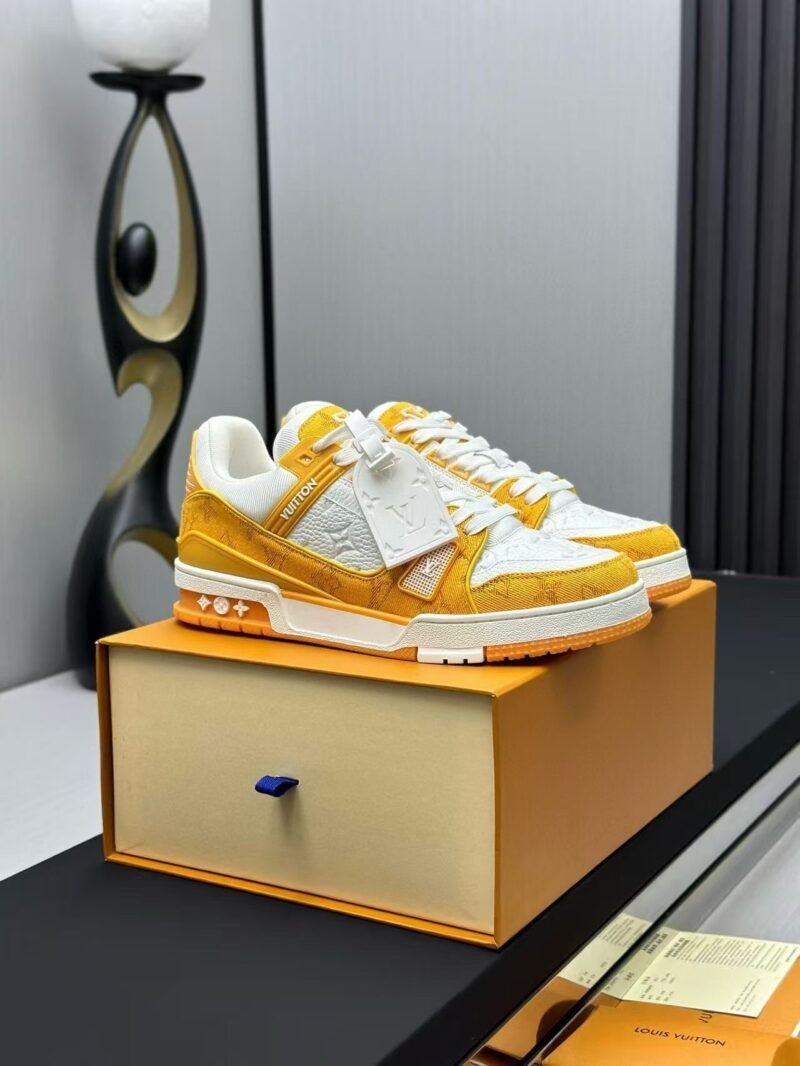 Louis Vuitton Trainer Sneakers Model：0608003