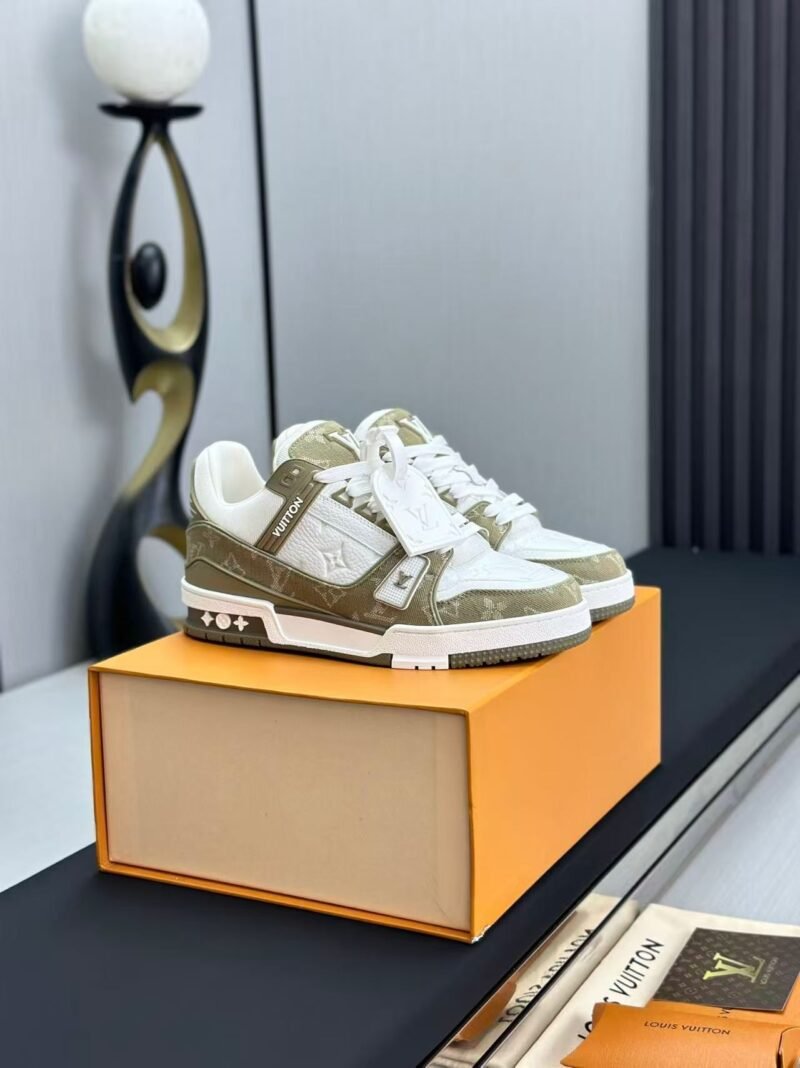 Louis Vuitton Trainer Sneakers Model：0608003