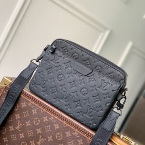 IMG_1785 Louis Vuitton Trio Messenger Bag Model:M26713