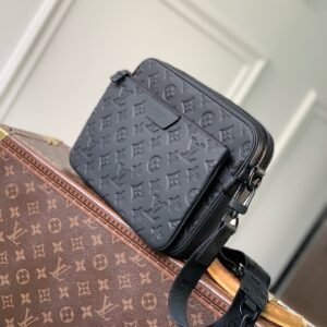 IMG_1786 Louis Vuitton Trio Messenger Bag Model:M26713