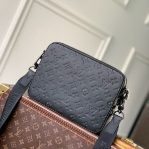 IMG_1787 Louis Vuitton Trio Messenger Bag Model:M26713