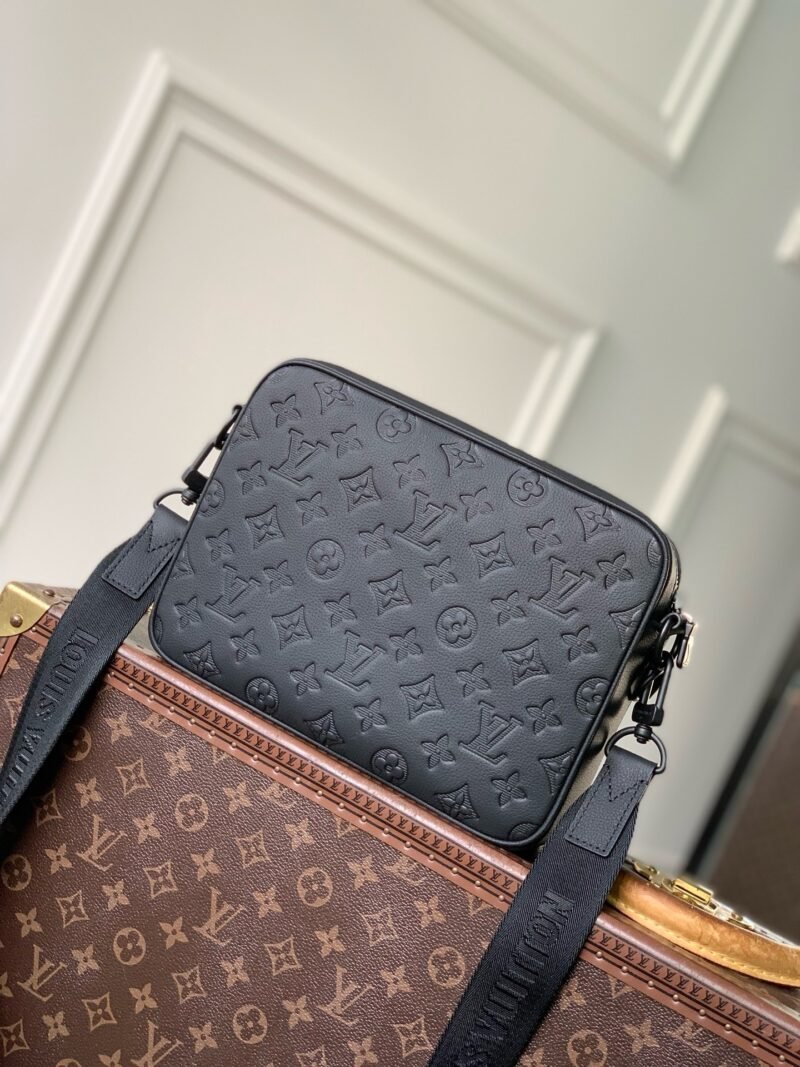 IMG_1787 Louis Vuitton Trio Messenger Bag Model:M26713