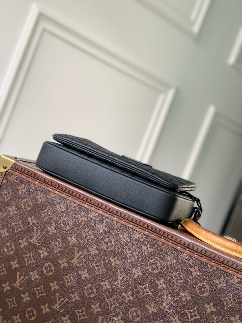 IMG_1788 Louis Vuitton Trio Messenger Bag Model:M26713