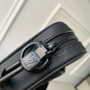 IMG_1789 Louis Vuitton Trio Messenger Bag Model:M26713