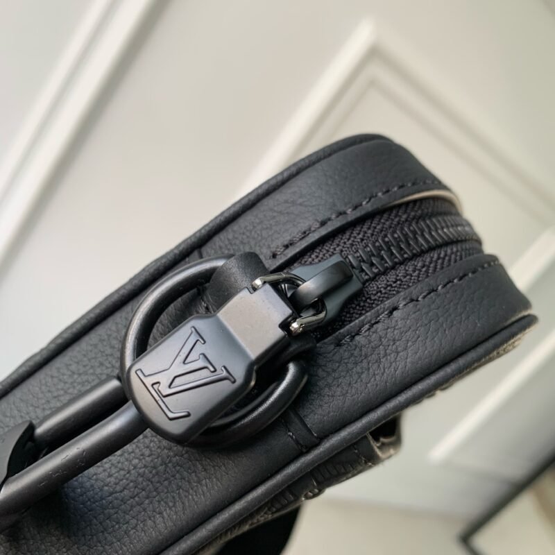 IMG_1789 Louis Vuitton Trio Messenger Bag Model:M26713