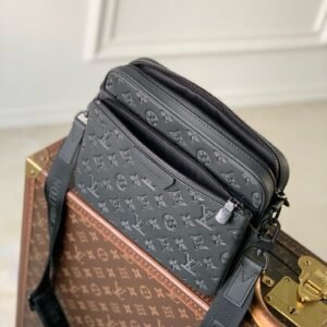IMG_1793 Louis Vuitton Trio Messenger Bag Model:M26713