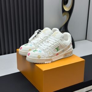 Louis Vuitton Trainer Sneakers Model：0608011