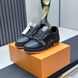Louis Vuitton Trainer Sneakers Model：0608034