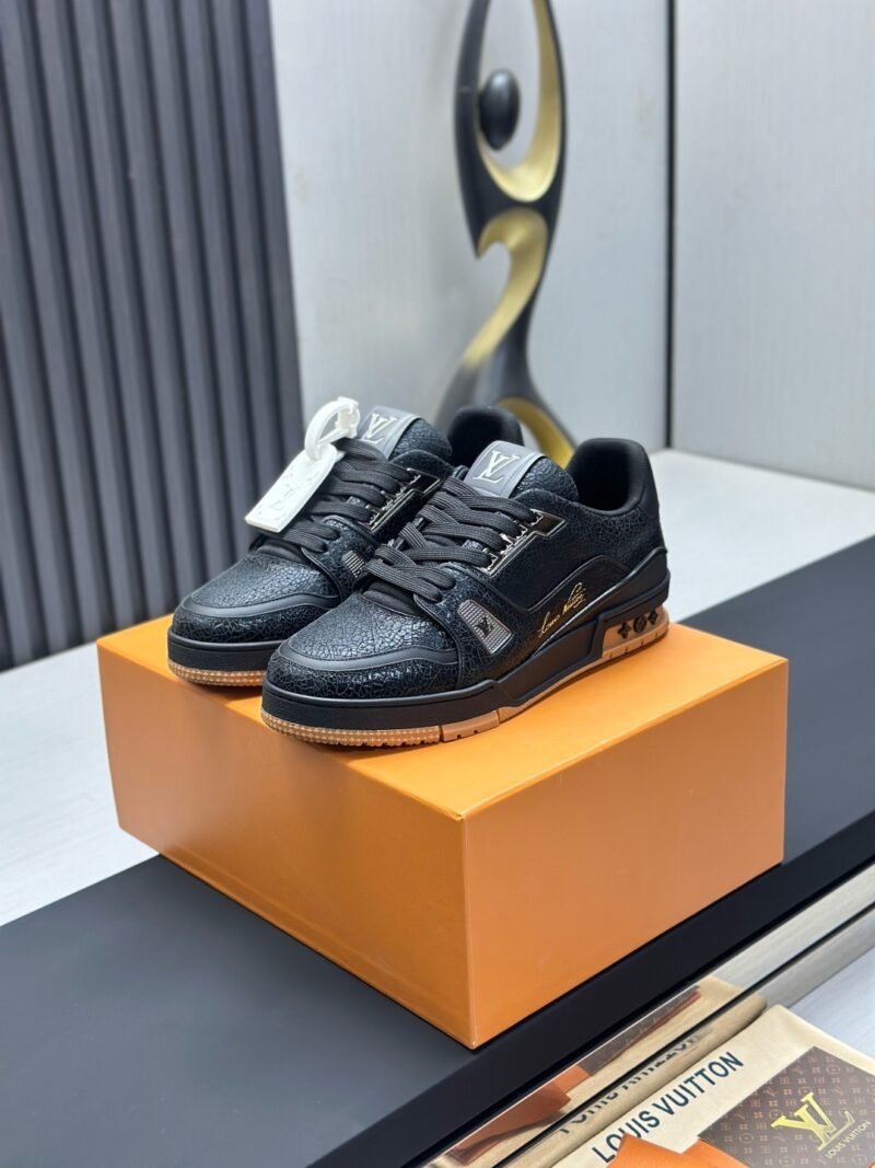 Louis Vuitton Trainer Sneakers Model：0608034