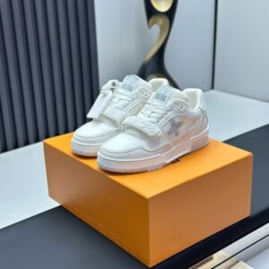 Louis Vuitton Trainer Sneakers Model：0608037