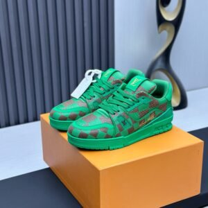 Louis Vuitton Trainer Sneakers Model：0608039
