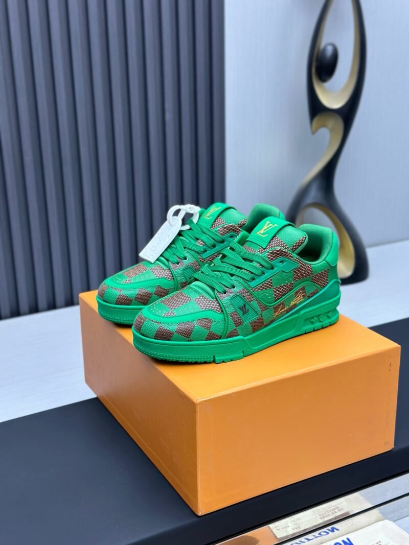 Louis Vuitton Trainer Sneakers Model：0608039