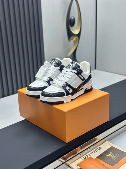 Louis Vuitton Trainer Sneakers Model：0608013