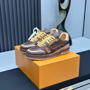 Louis Vuitton Trainer Sneakers Model：0608023