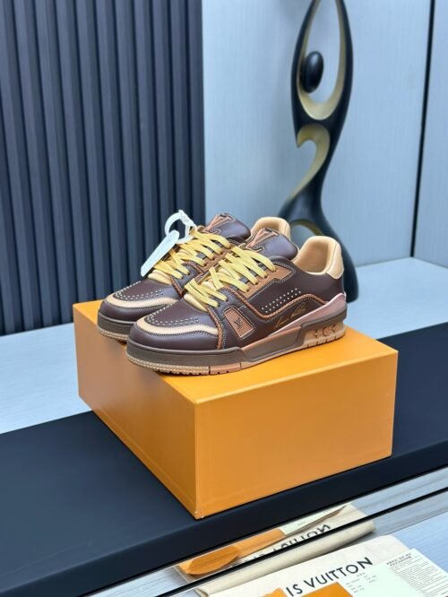 Louis Vuitton Trainer Sneakers Model：0608021