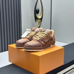 Louis Vuitton Trainer Sneakers Model：0608024