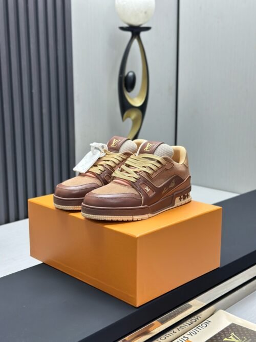 Louis Vuitton Trainer Sneakers Model：0608024