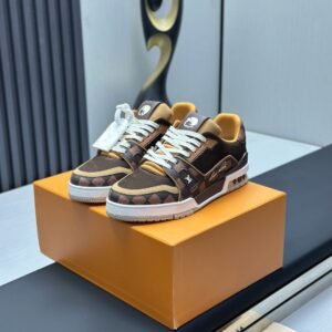 Louis Vuitton Trainer Sneakers Model：0608027