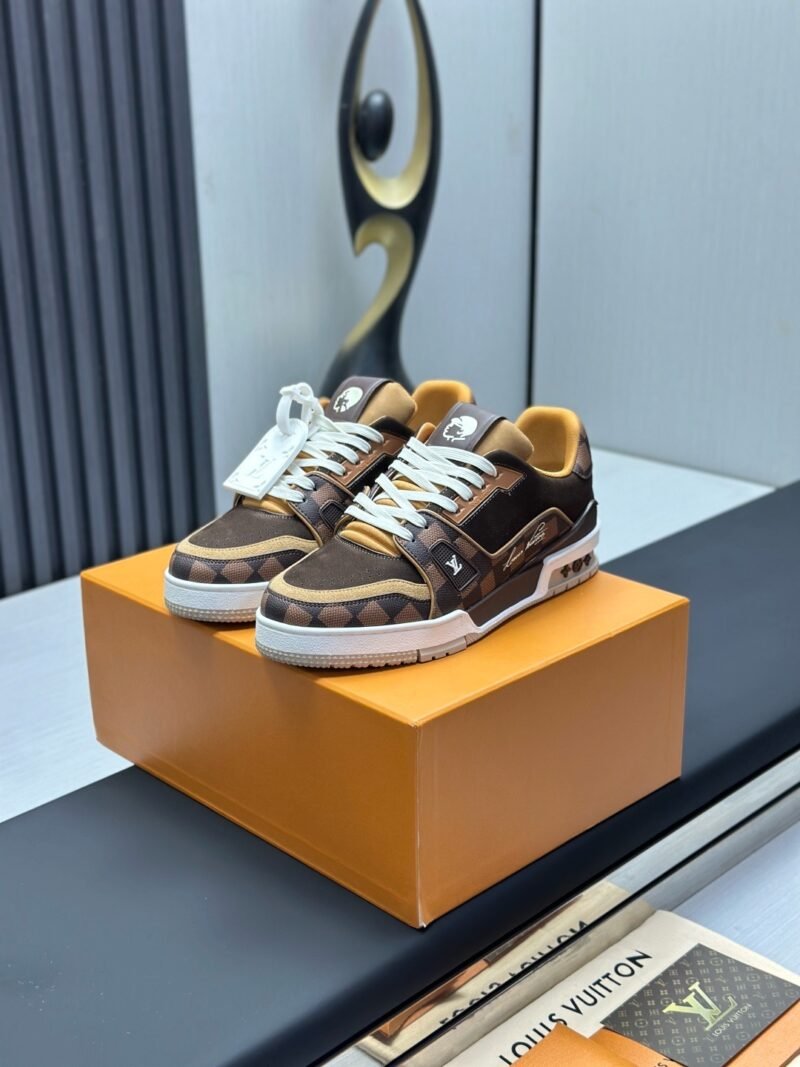 Louis Vuitton Trainer Sneakers Model：0608027