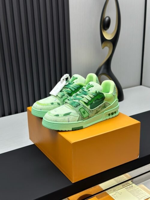Louis Vuitton Trainer Sneakers Model：0608029