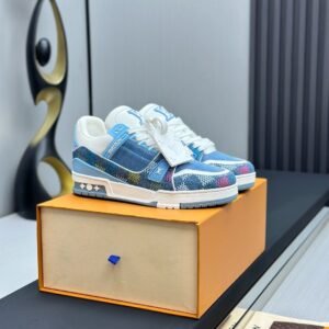 Louis Vuitton Trainer Sneakers Model：0608017