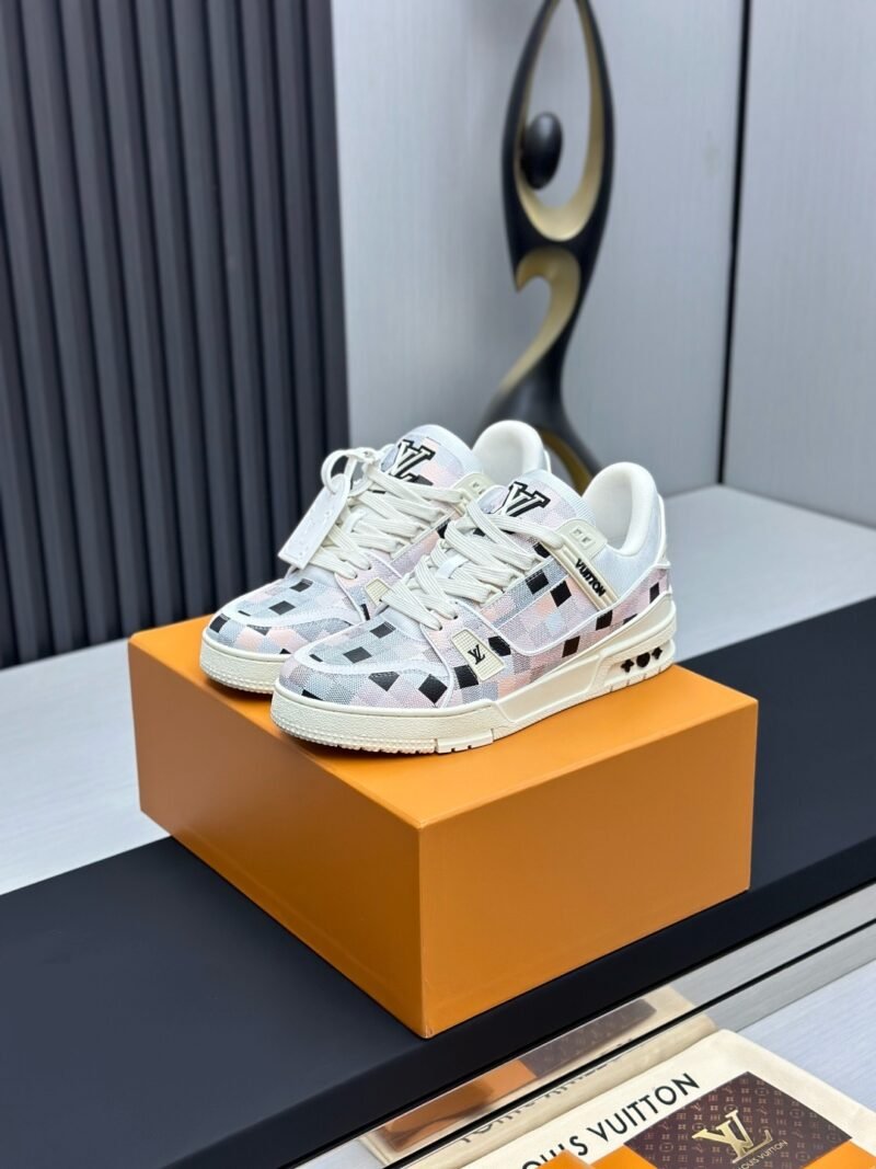 Louis Vuitton Trainer Sneakers Model：0608020