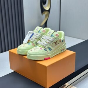 Louis Vuitton Trainer Sneakers Model：0608033