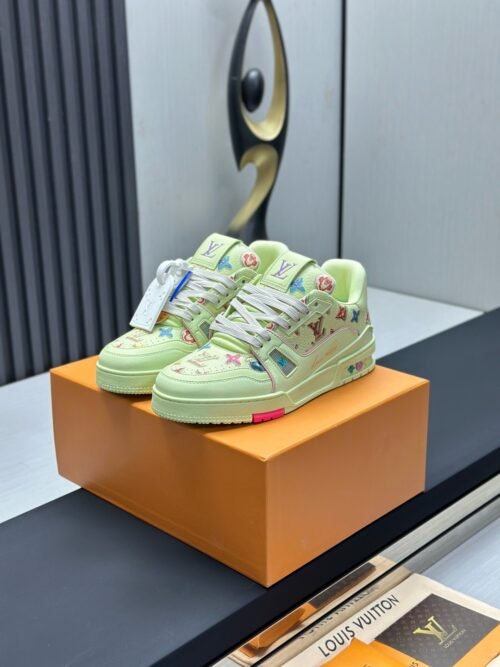 Louis Vuitton Trainer Sneakers Model：0608032