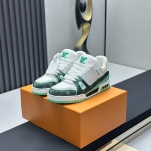 Louis Vuitton Trainer Sneakers Model：0608009
