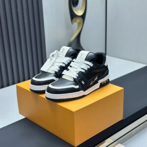 Louis Vuitton Trainer Sneakers Model：0608024