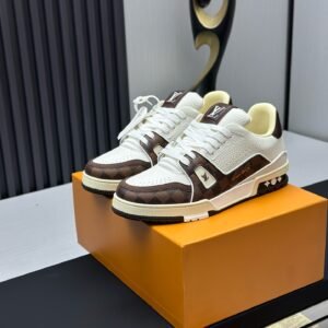 Louis Vuitton Trainer Sneakers Model：0608027