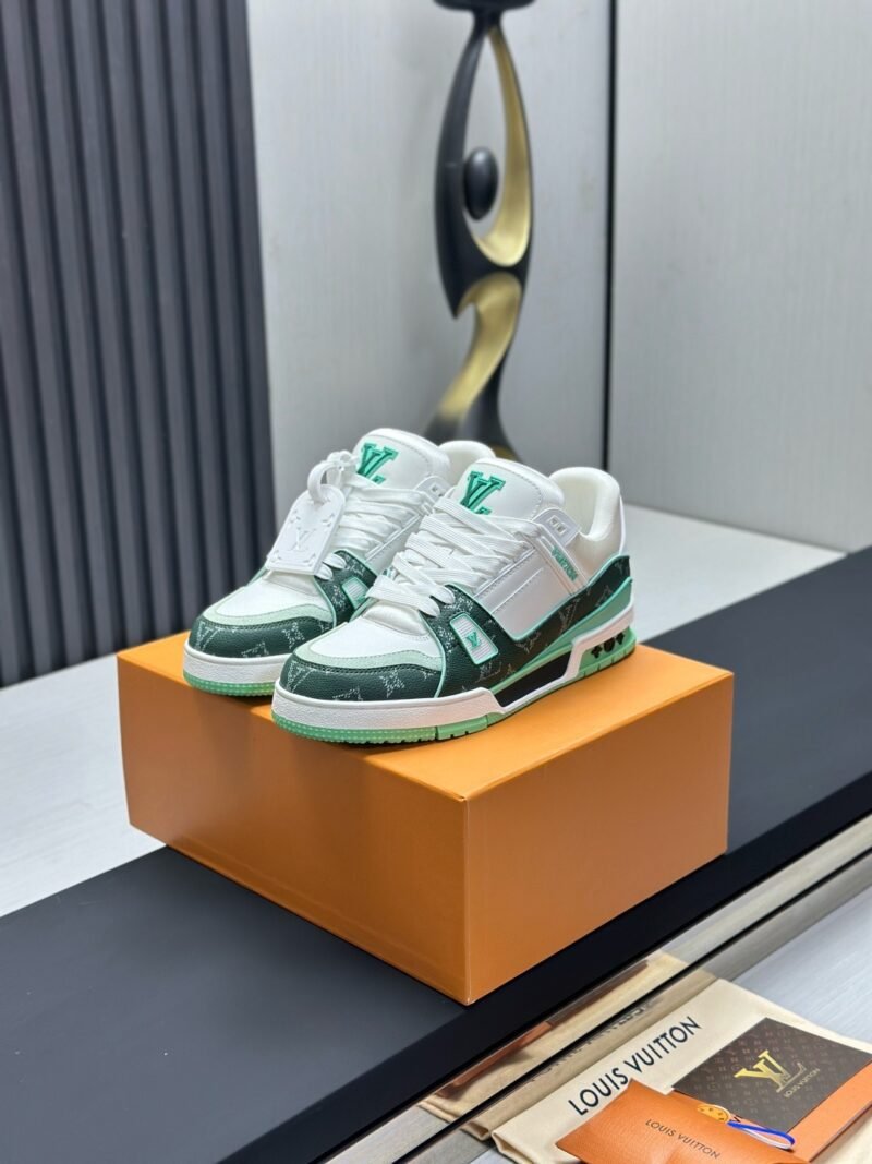 Louis Vuitton Trainer Sneakers Model：0608009
