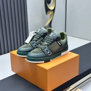 Louis Vuitton Trainer Sneakers Model：0608011