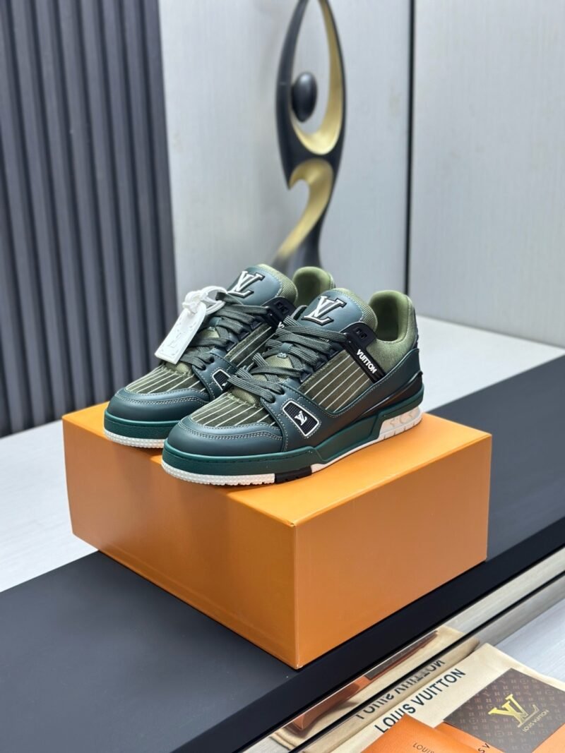 Louis Vuitton Trainer Sneakers Model：0608011