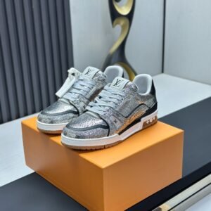 Louis Vuitton Trainer Sneakers Model：0608034
