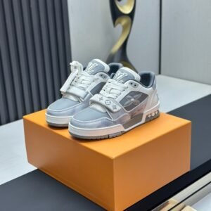 Louis Vuitton Trainer Sneakers Model：0608037