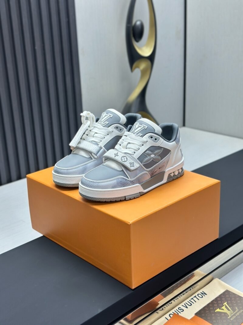Louis Vuitton Trainer Sneakers Model：0608037