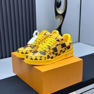 Louis Vuitton Trainer Sneakers Model：0608039