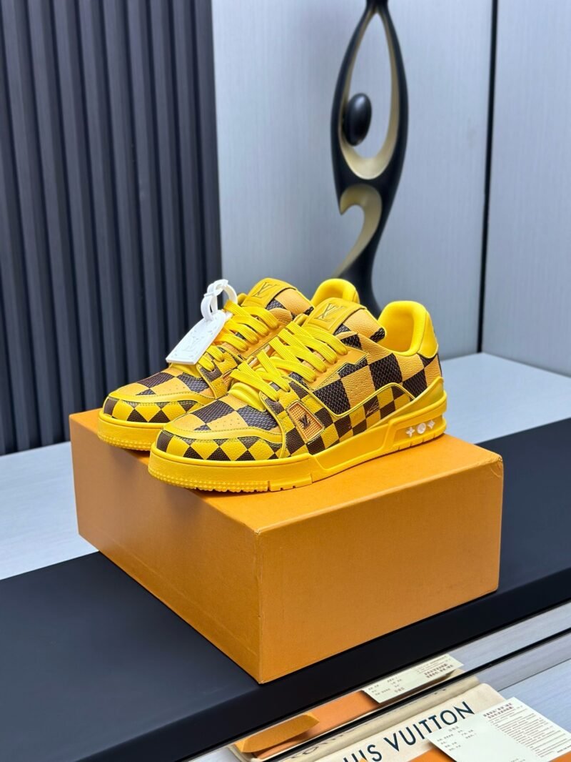 Louis Vuitton Trainer Sneakers Model：0608039