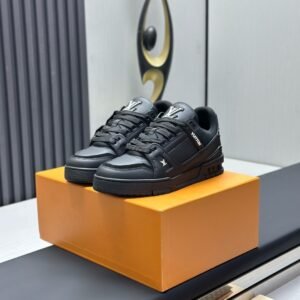 Louis Vuitton Trainer Sneakers Model：0608016