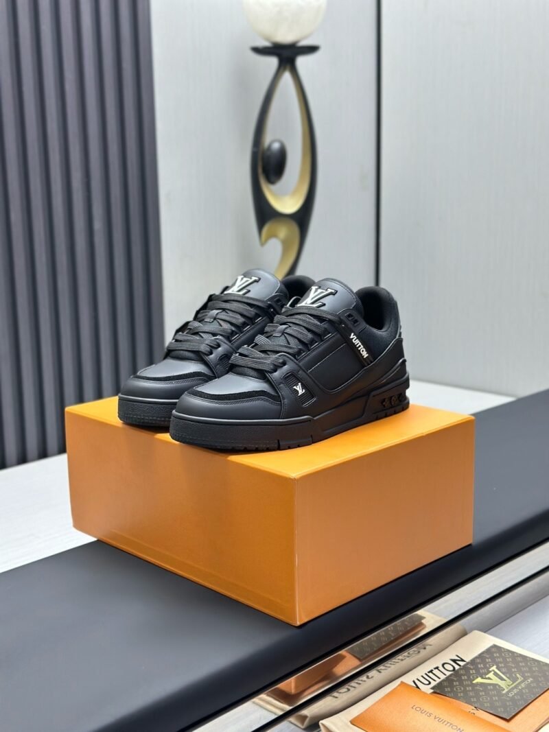 Louis Vuitton Trainer Sneakers Model：0608016