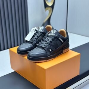 Louis Vuitton Trainer Sneakers Model：0608017