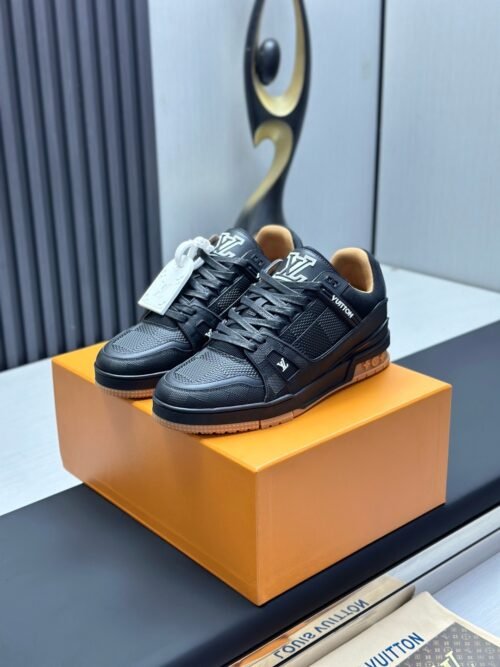 Louis Vuitton Trainer Sneakers Model：0608017