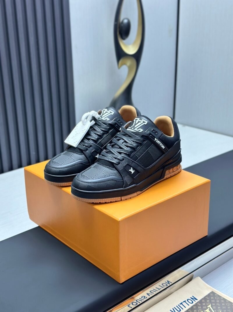 Louis Vuitton Trainer Sneakers Model：0608017