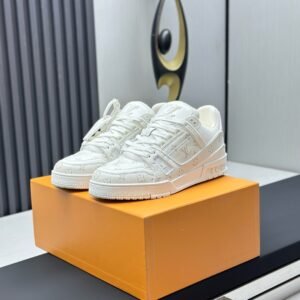 Louis Vuitton Trainer Sneakers Model：0608020