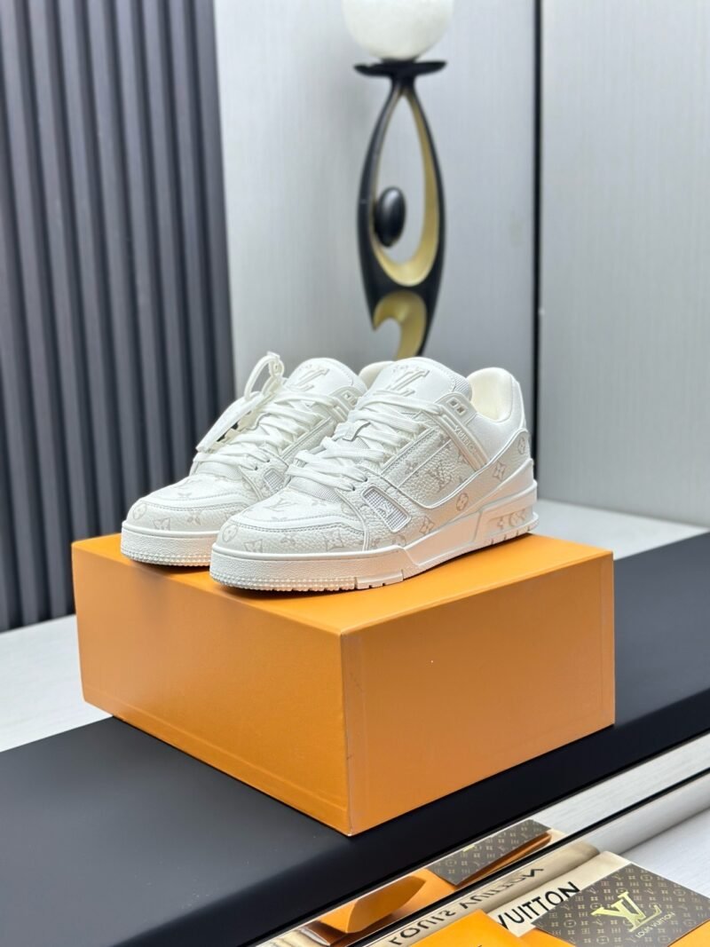 Louis Vuitton Trainer Sneakers Model：0608020