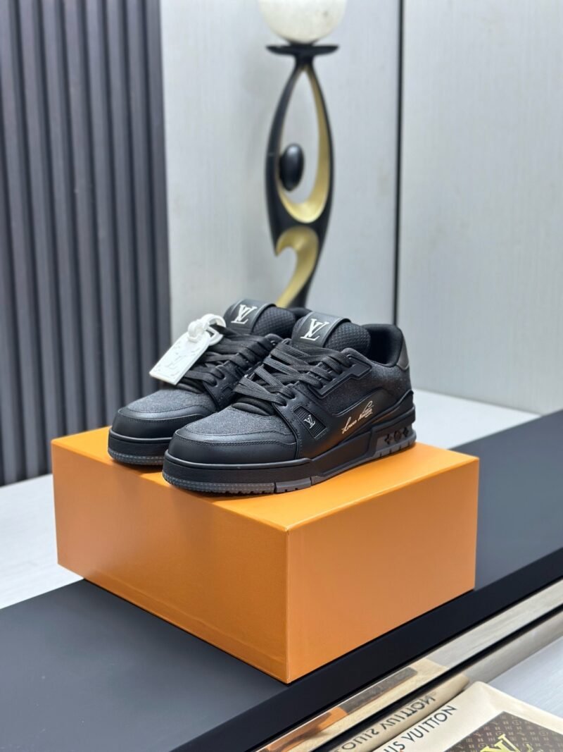 Louis Vuitton Trainer Sneakers Model：0608024