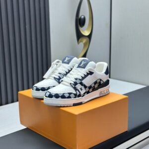 Louis Vuitton Trainer Sneakers Model：0608027